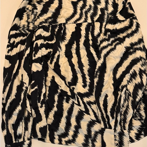 Ted Baker Nuuras High- Neck Navy Blue and Cream Zebra Pattern Blouse Size 3 - Picture 2 of 11